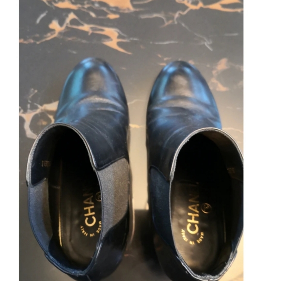 Chanel black leather ankle boots - Picture 3 of 8